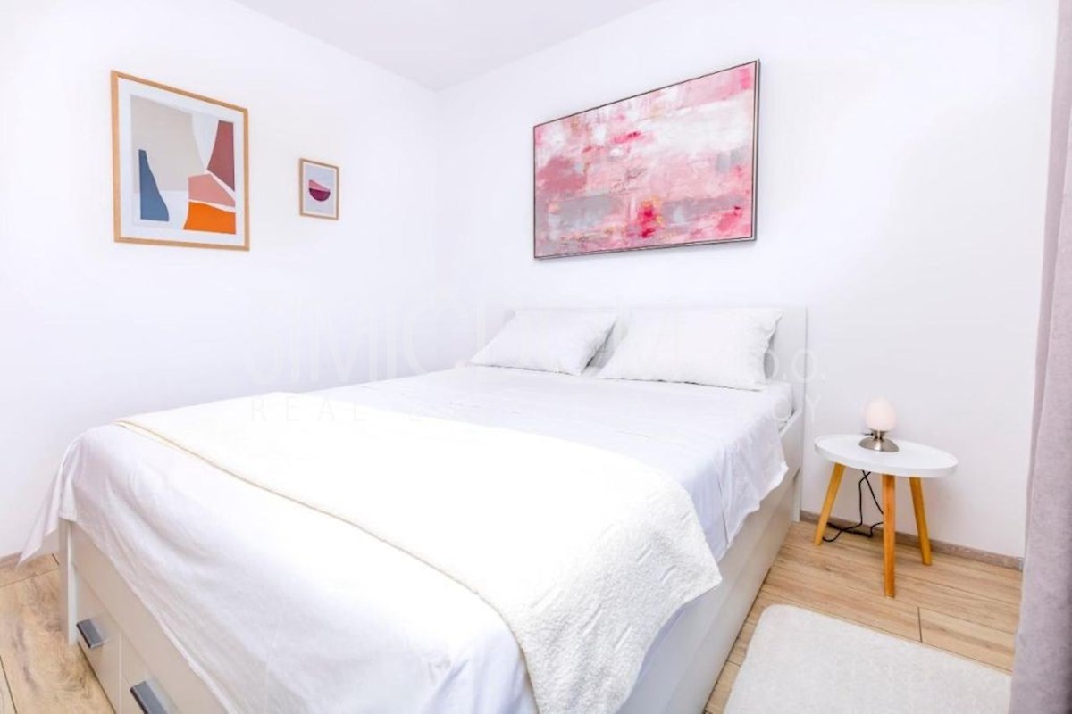 Opremljena samostojna hiša, Rogoznica