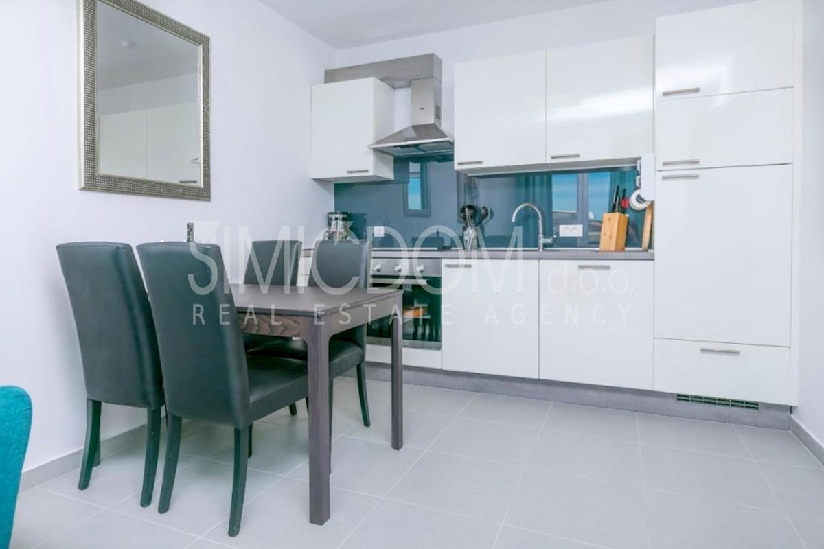 Opremljena samostojna hiša, Rogoznica