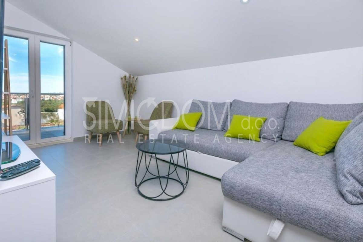 Opremljena samostojna hiša, Rogoznica