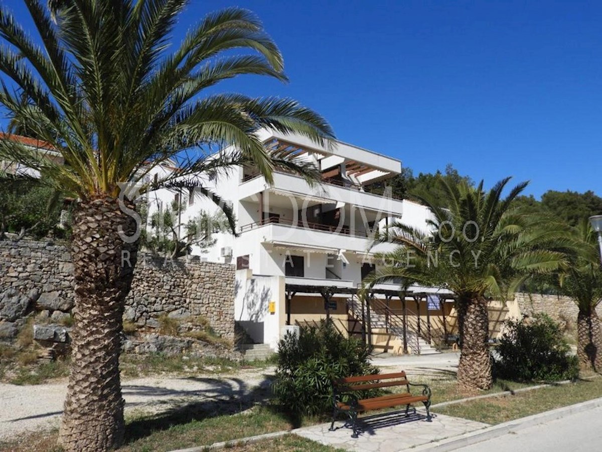 Apartmajska vila prva vrsta ob morju, Brač