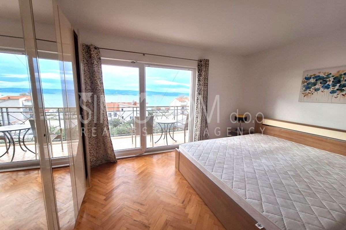 Trisobno stanovanje s pogledom na morje, Duće