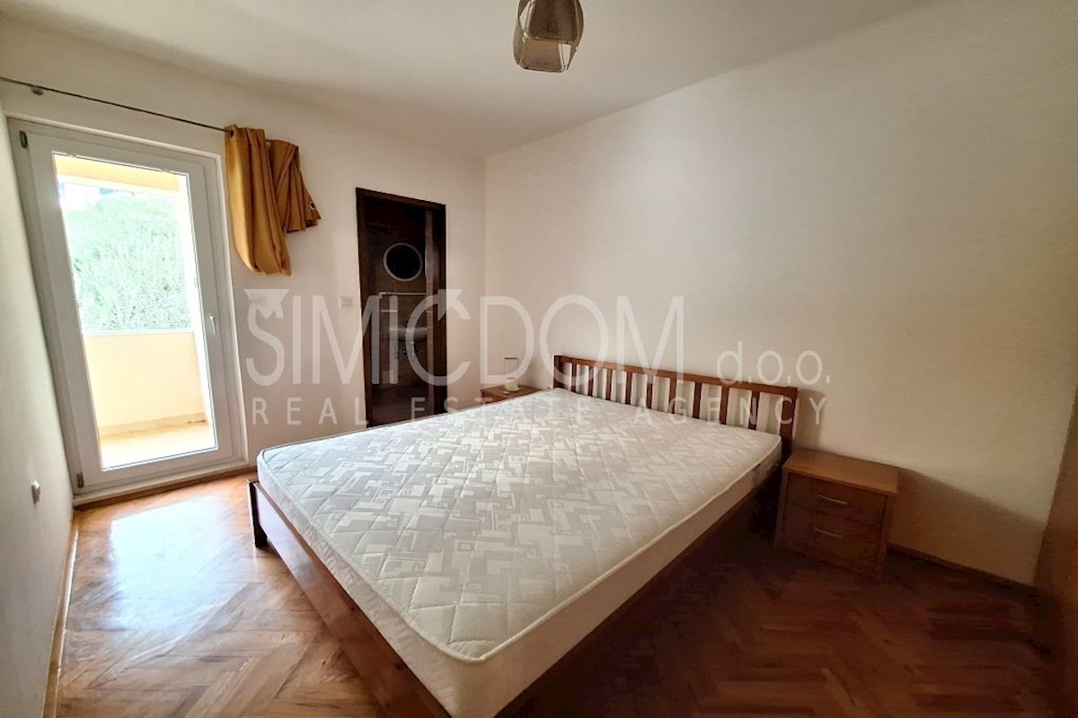 Trisobno stanovanje s pogledom na morje, Duće