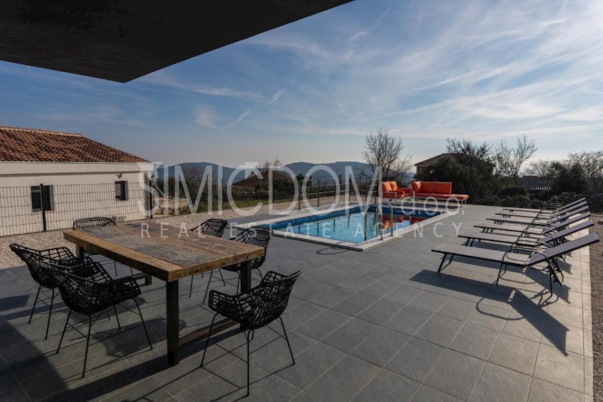 Vila z odprtim razgledom, Vinišće