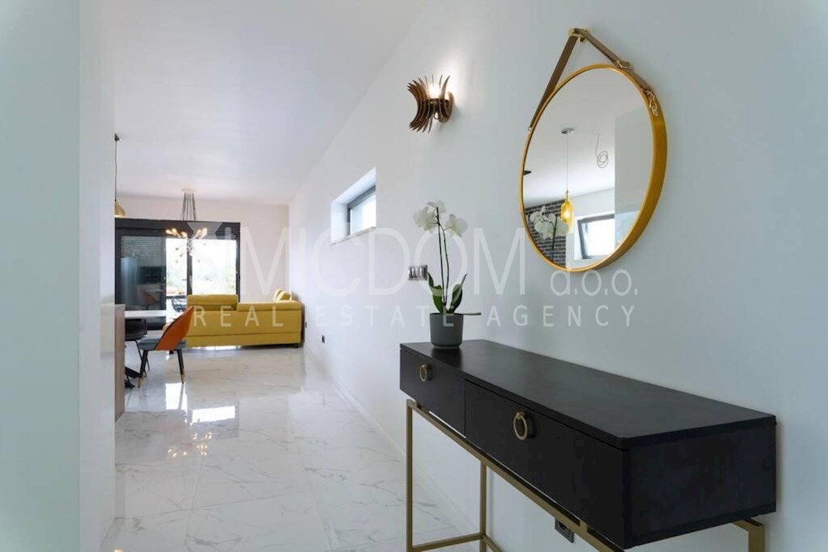 Vila z odprtim razgledom, Vinišće