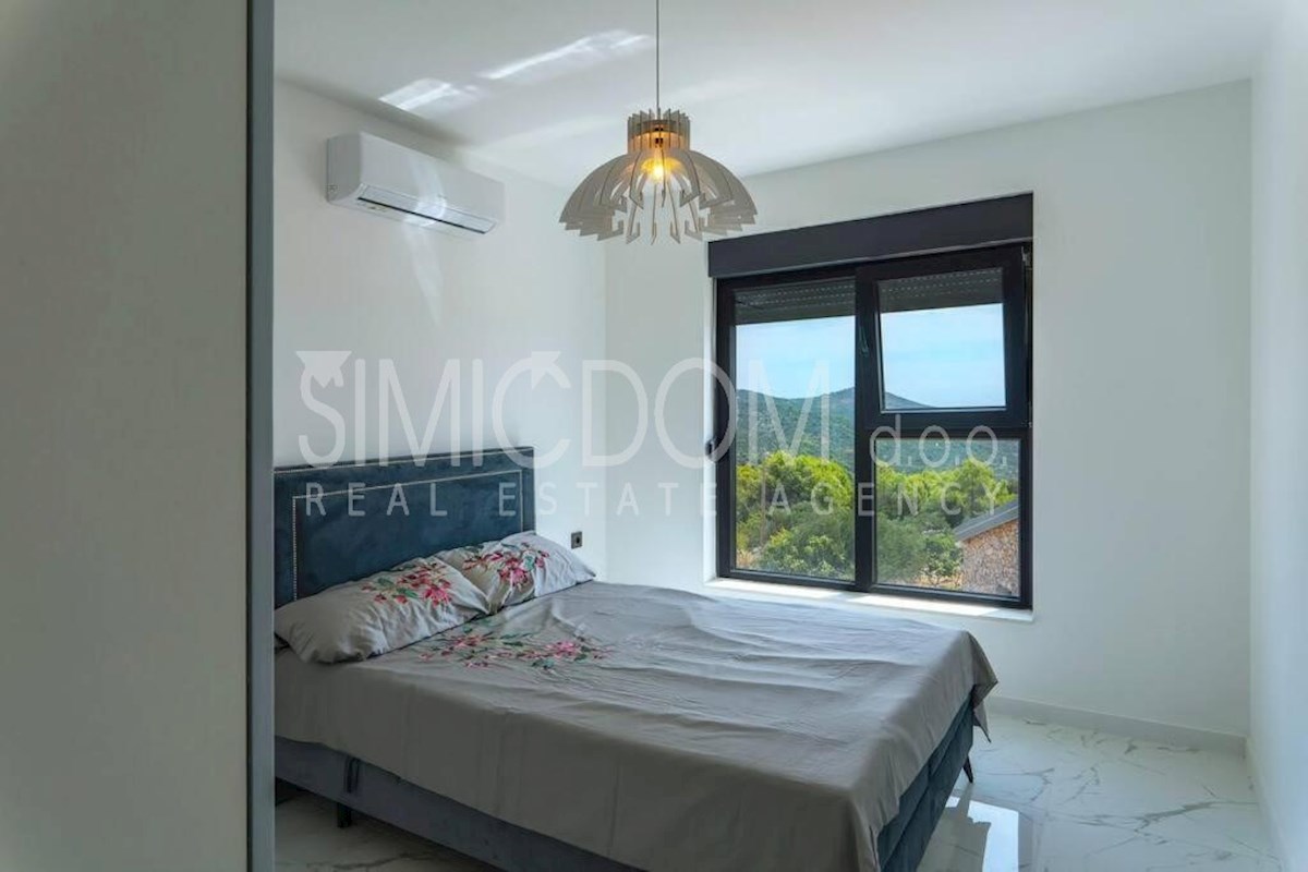 Vila z odprtim razgledom, Vinišće