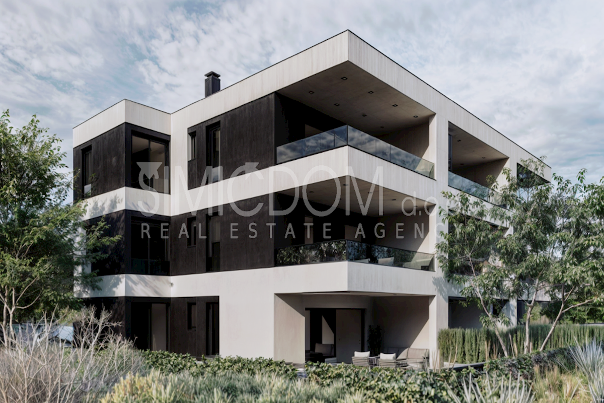 Prostorno stanovanje z vrtom v bližini plaže, Srima