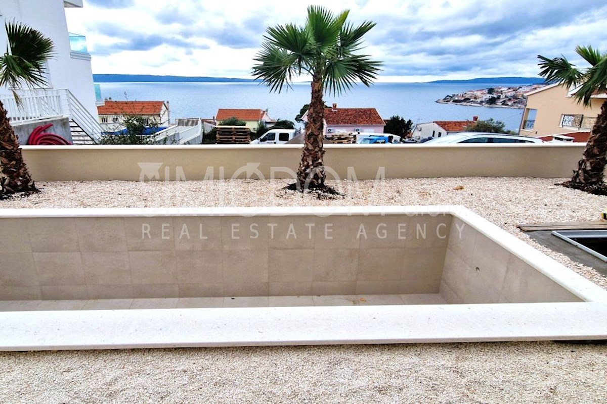 Prostrani apartman s bazenom i vrtom blizu plaže, Čiovo