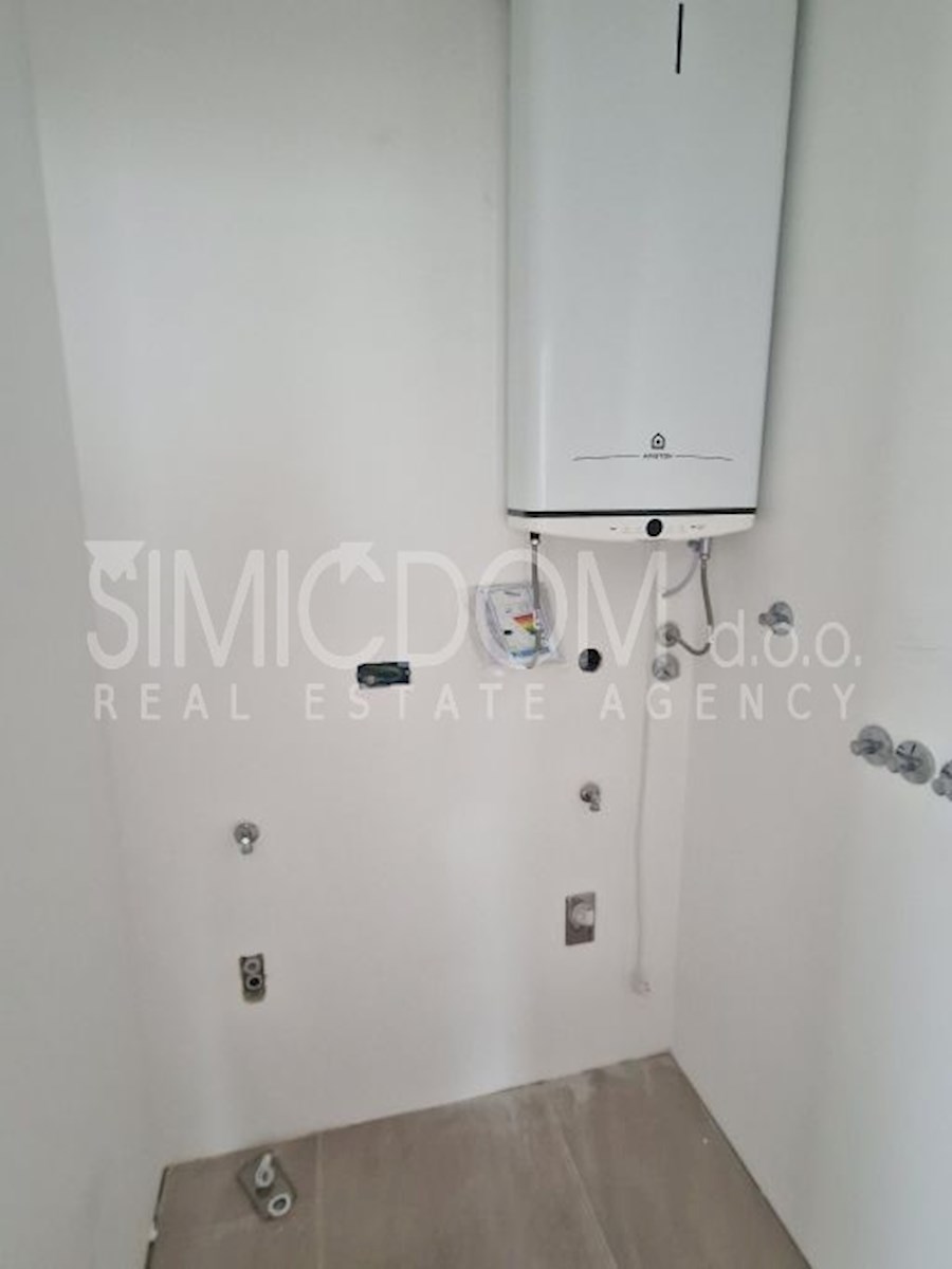 Prostrani apartman s bazenom i vrtom blizu plaže, Čiovo