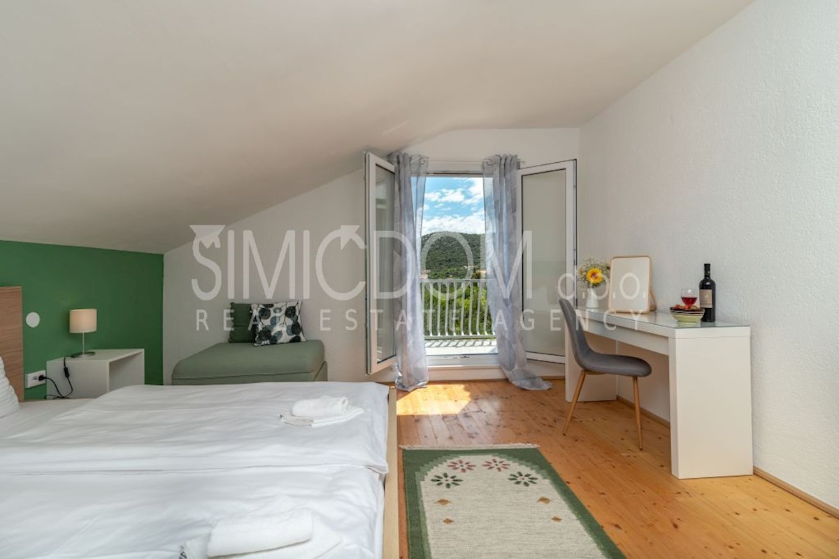 Hiša z razgledom na morje, Vinišće