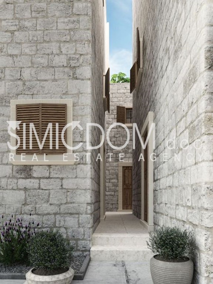 Čudovita hiša z bazenom v bližini plaže, Srima