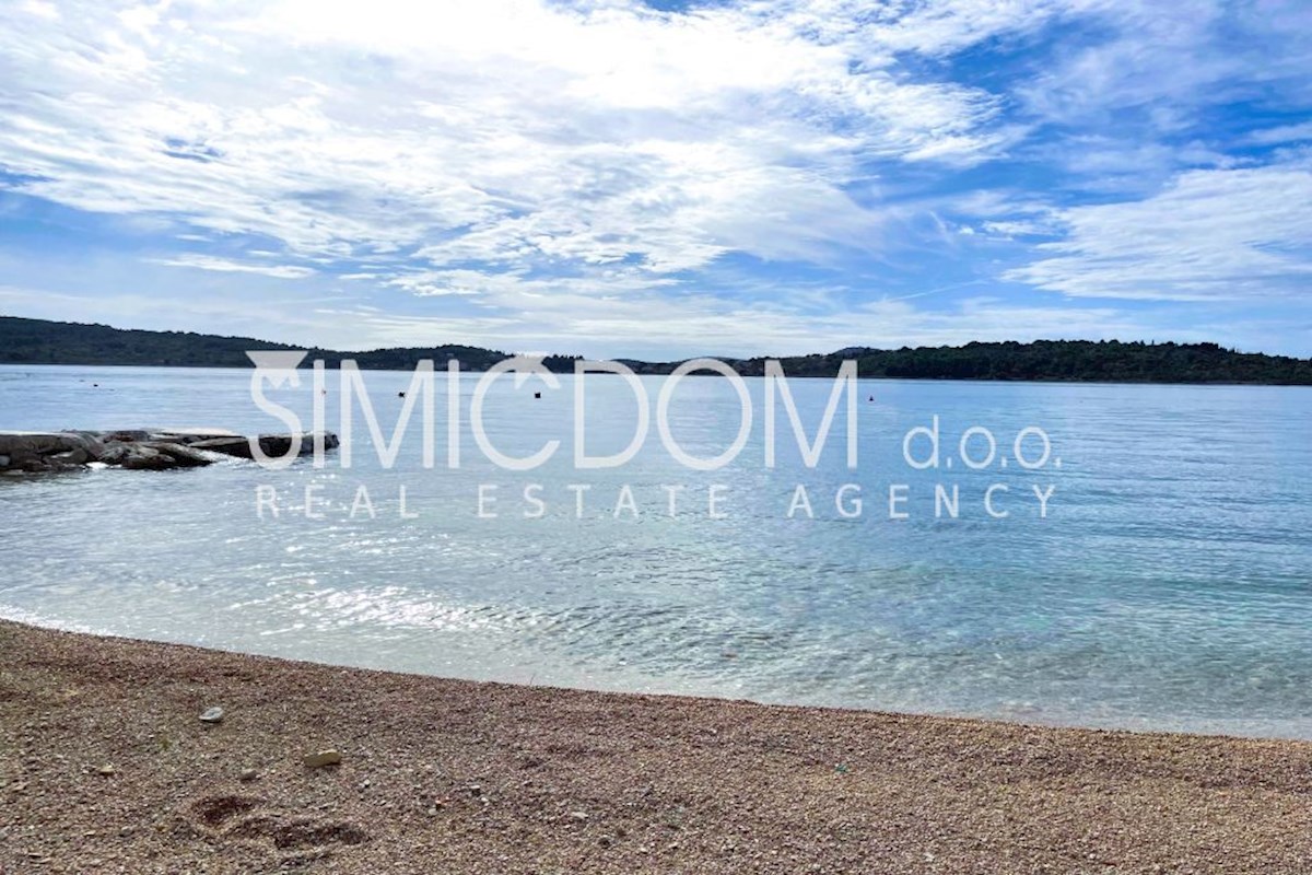 Čudovita hiša z bazenom v bližini plaže, Srima