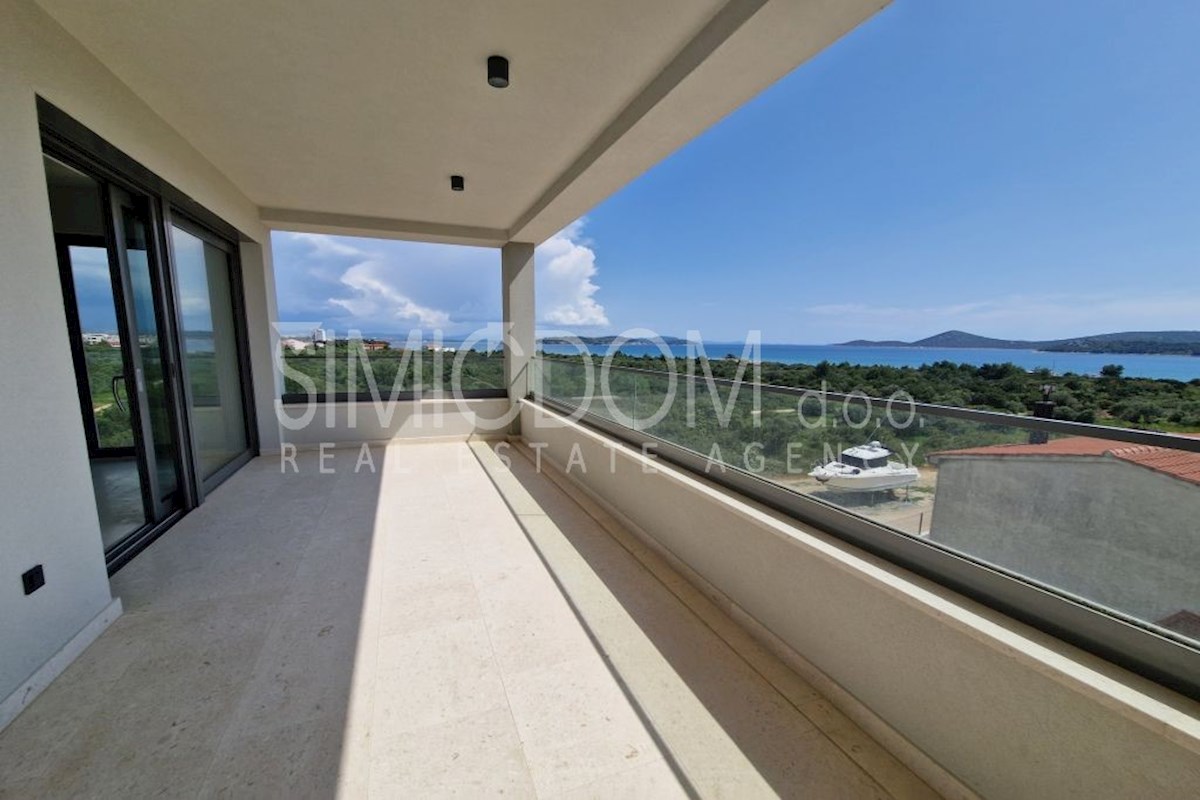 Penthouse s pogledom na morje v bližini plaže, Tribunj