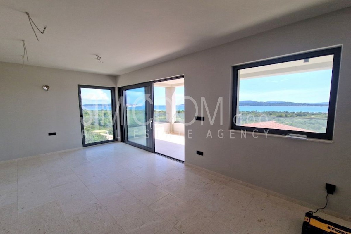 Penthouse s pogledom na morje v bližini plaže, Tribunj
