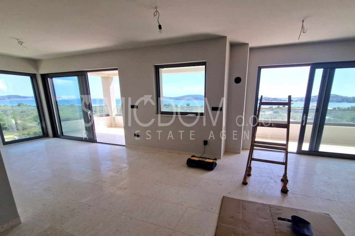 Penthouse s pogledom na morje v bližini plaže, Tribunj
