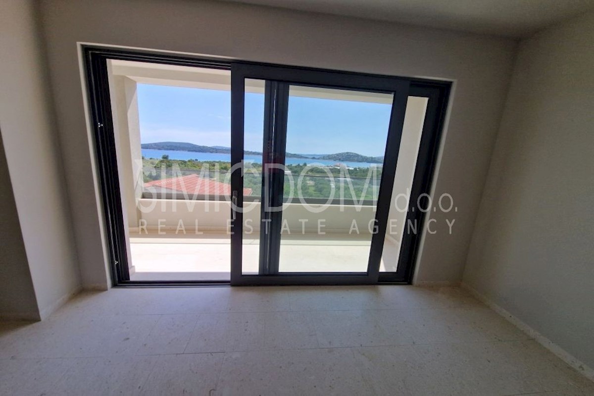 Penthouse s pogledom na morje v bližini plaže, Tribunj