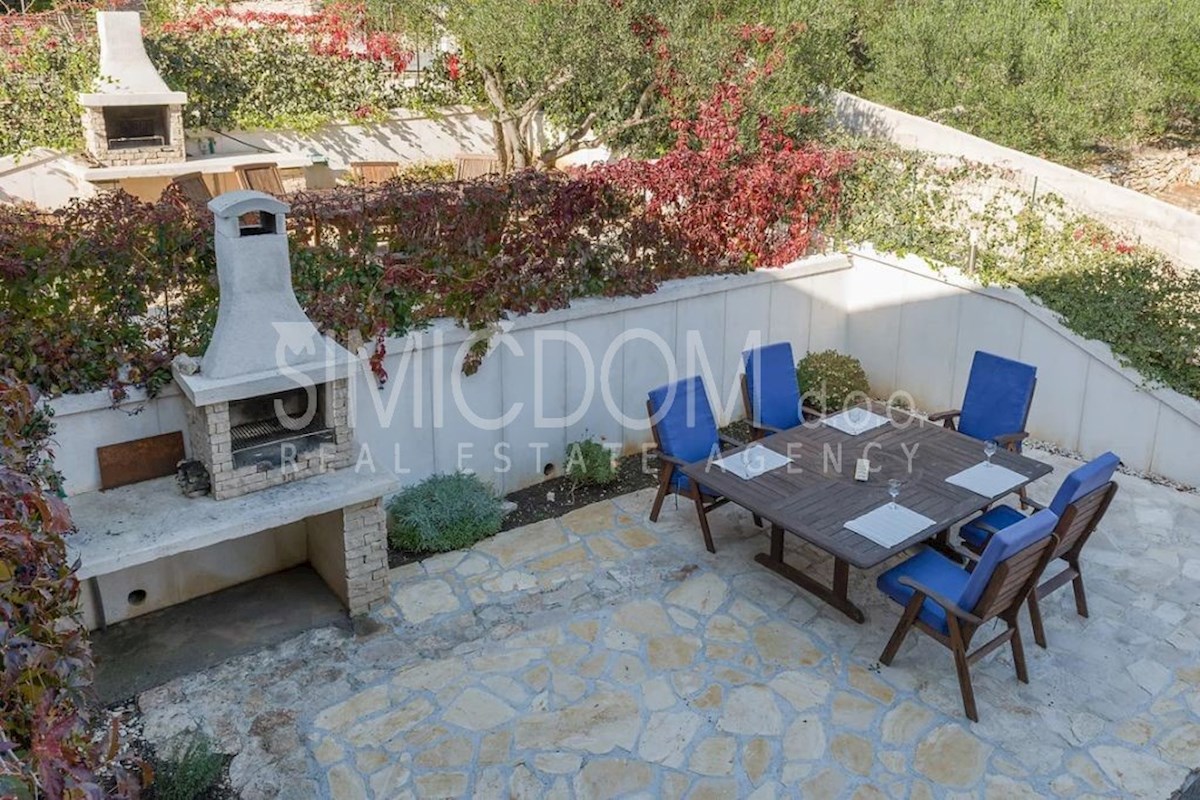 Prostoren apartma tik ob morju, Brač