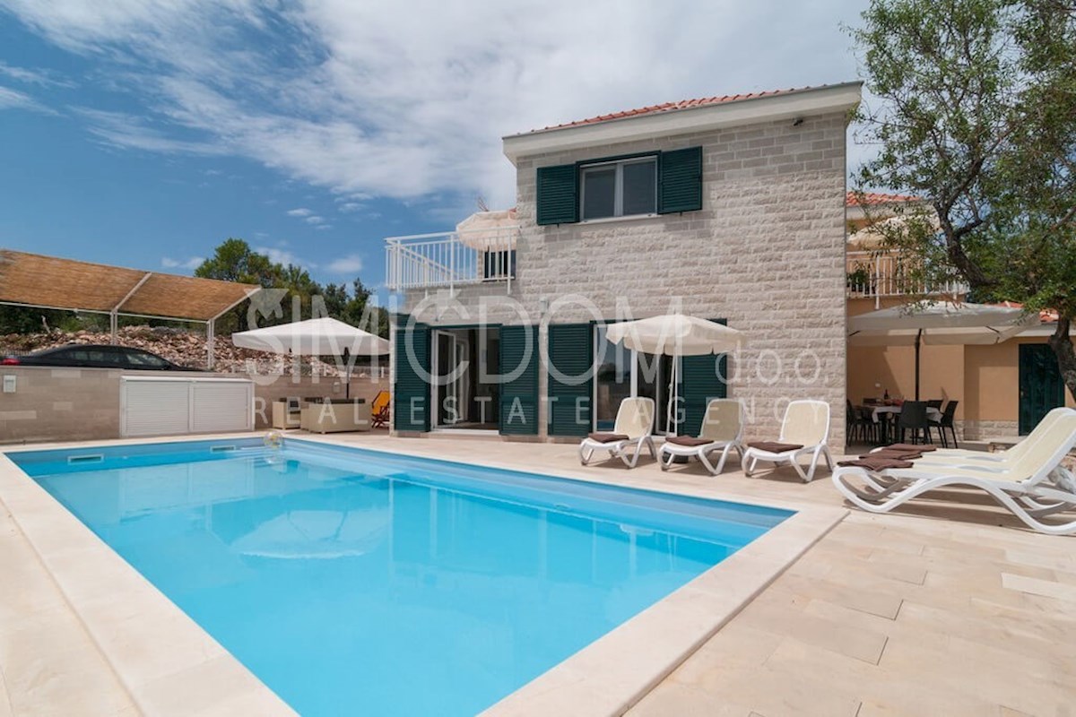 Očarljiva vila z bazenom, Brač