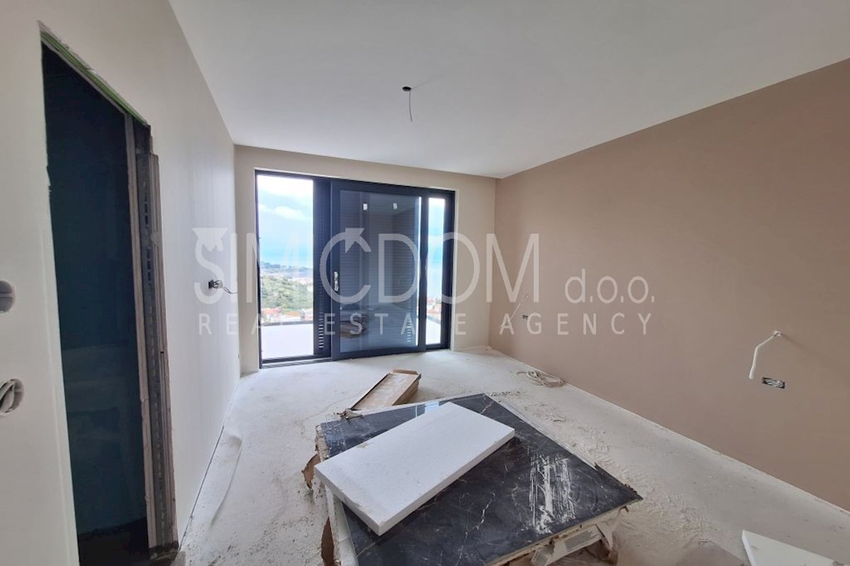 Vila z odprtim pogledom na morje, Omiš