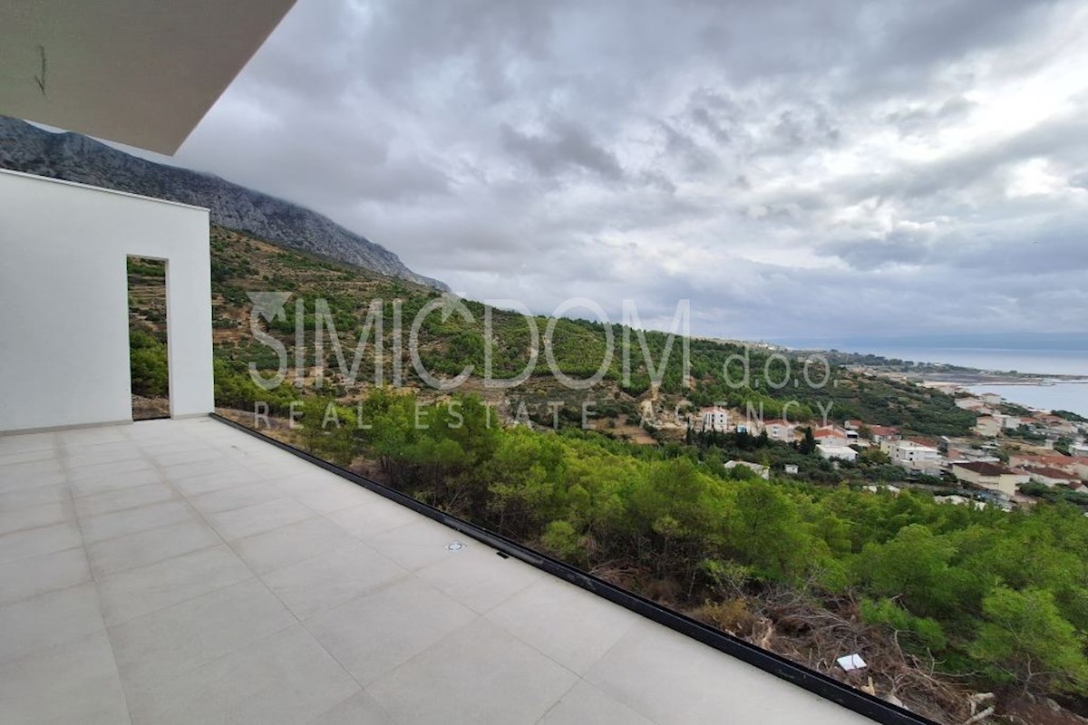 Vila z odprtim pogledom na morje, Omiš