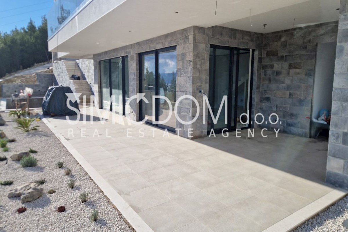 Vila z odprtim pogledom na morje, Omiš