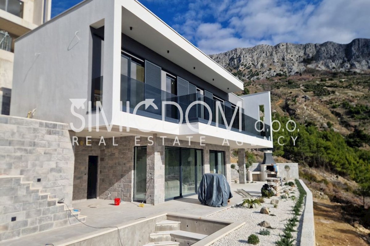 Vila z odprtim pogledom na morje, Omiš