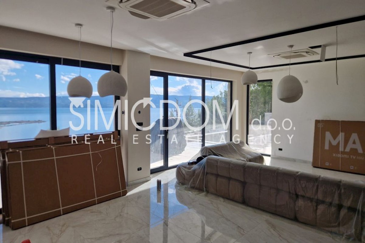 Vila z odprtim pogledom na morje, Omiš