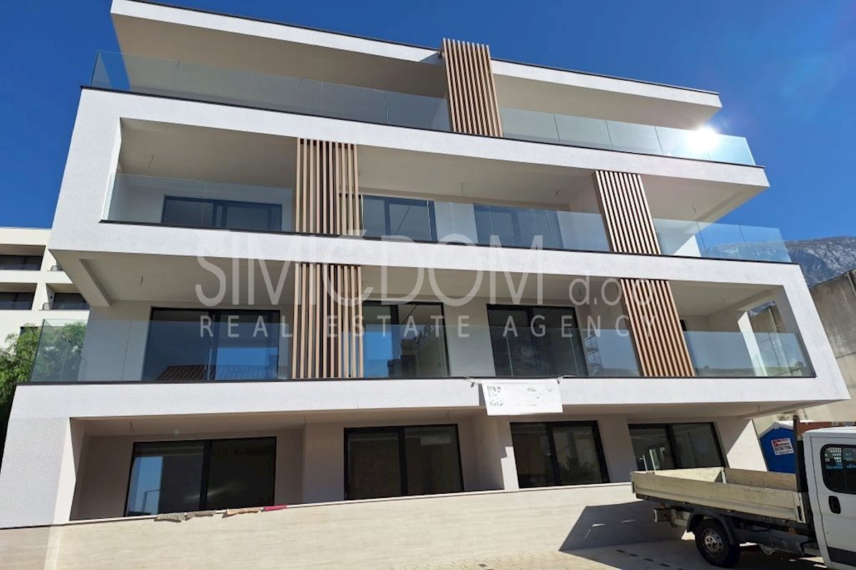 Vseljivo stanovanje v bližini glavne plaže, Makarska