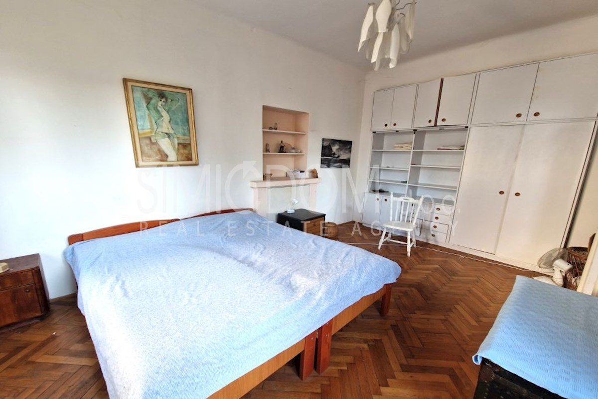 Prostorno stanovanje na vrhunski lokaciji, Split