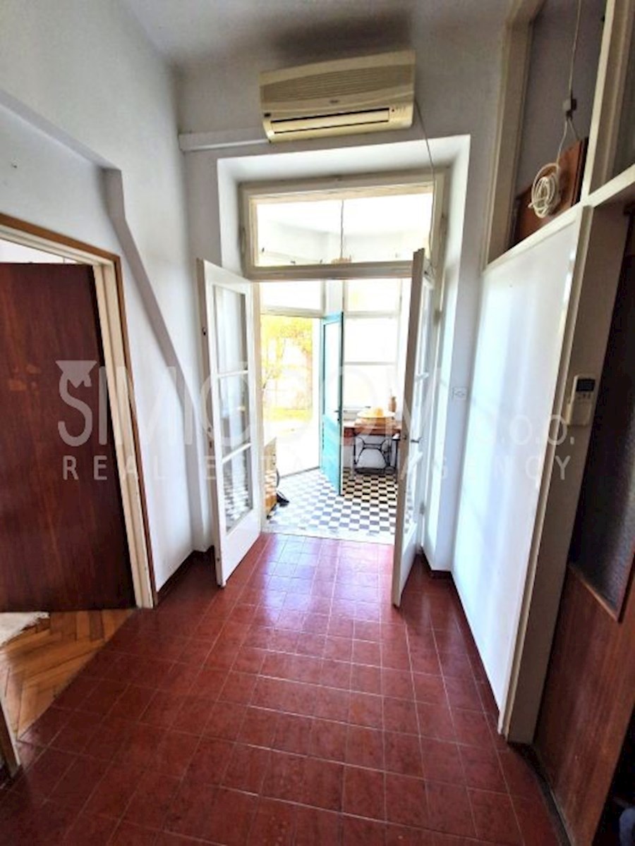 Prostorno stanovanje na vrhunski lokaciji, Split