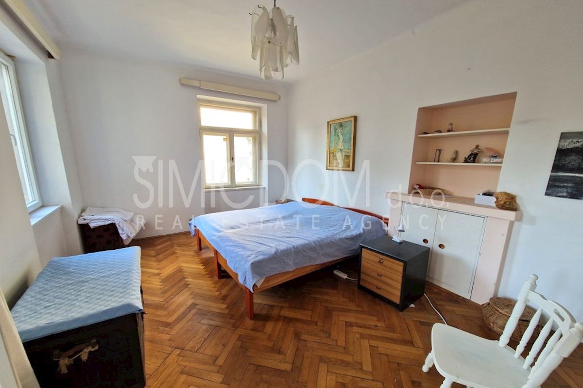 Prostorno stanovanje na vrhunski lokaciji, Split