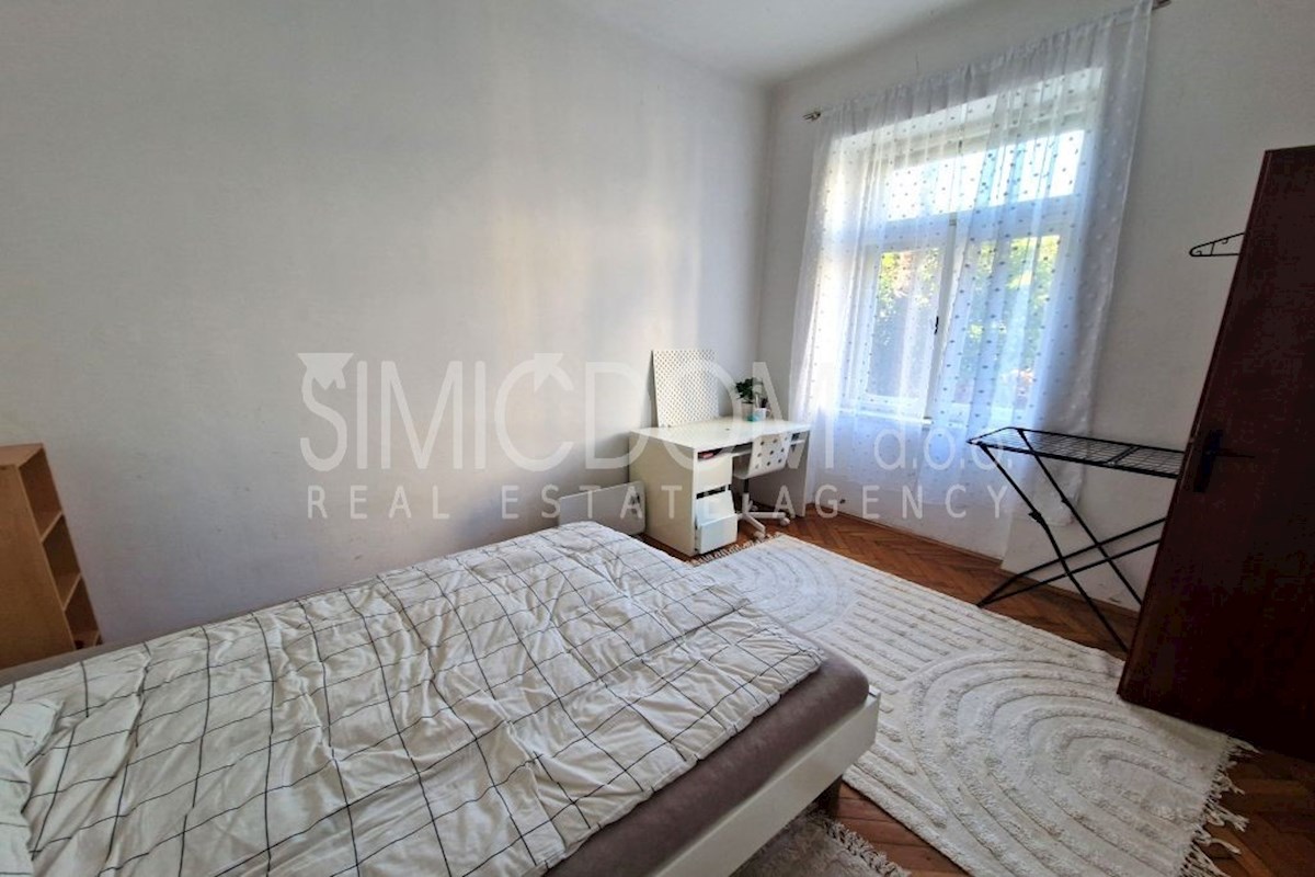 Prostorno stanovanje na vrhunski lokaciji, Split