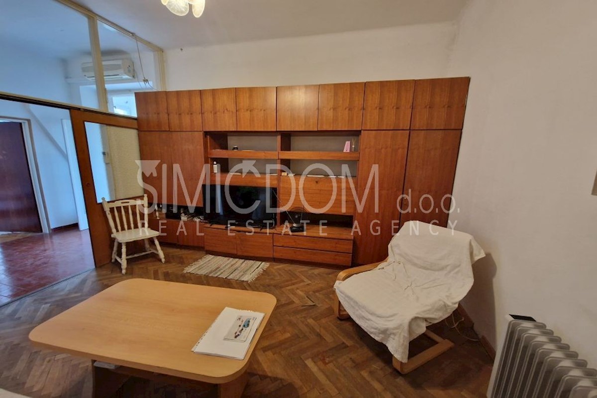 Prostorno stanovanje na vrhunski lokaciji, Split