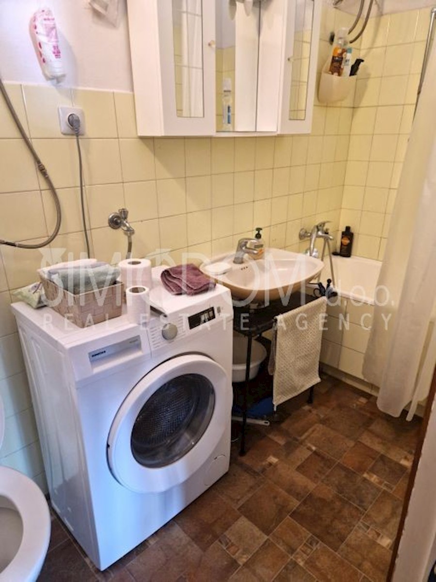 Prostorno stanovanje na vrhunski lokaciji, Split