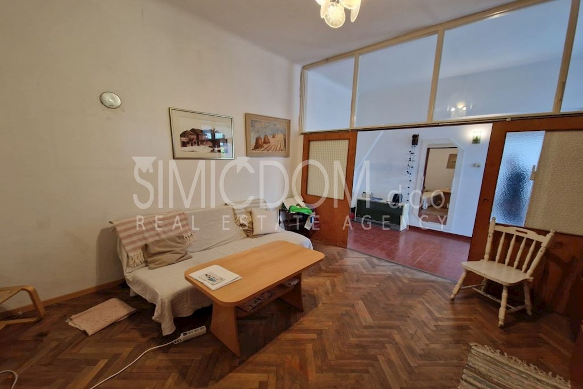 Prostorno stanovanje na vrhunski lokaciji, Split