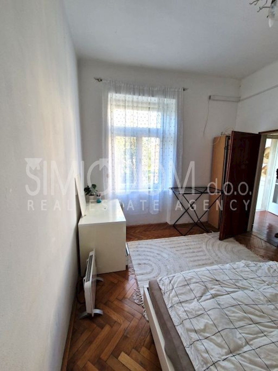 Prostorno stanovanje na vrhunski lokaciji, Split