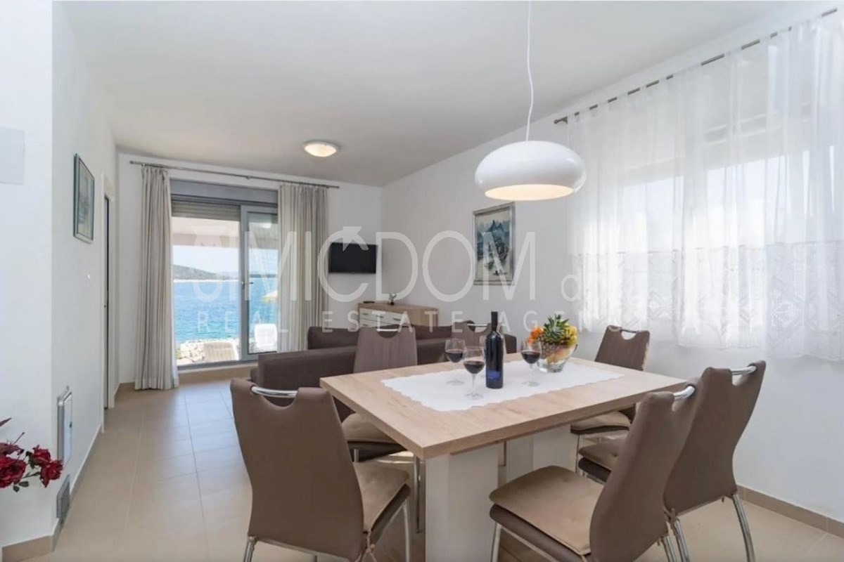 Hiša ob morju, Sevid