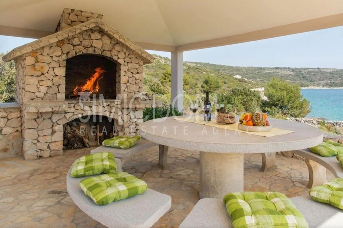 Hiša ob morju, Sevid