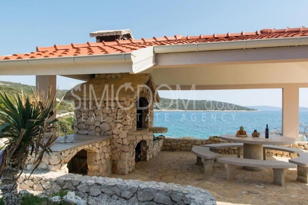 Hiša ob morju, Sevid