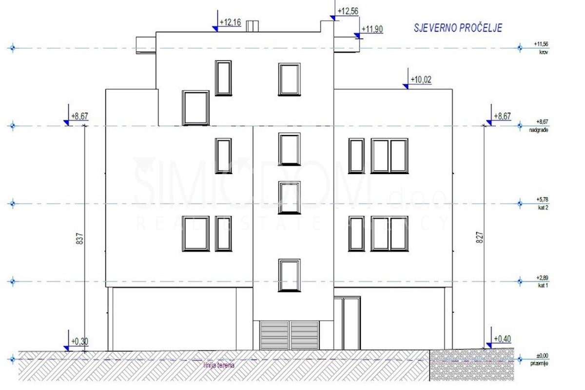 Penthouse stanovanje z dvema garažama v bližini plaže, Kaštela