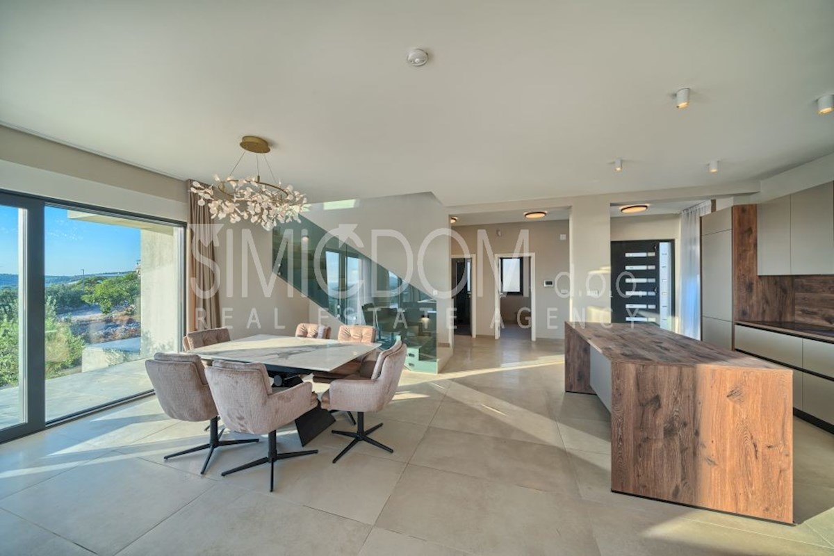 Vila s panoramskim razgledom, Primošten