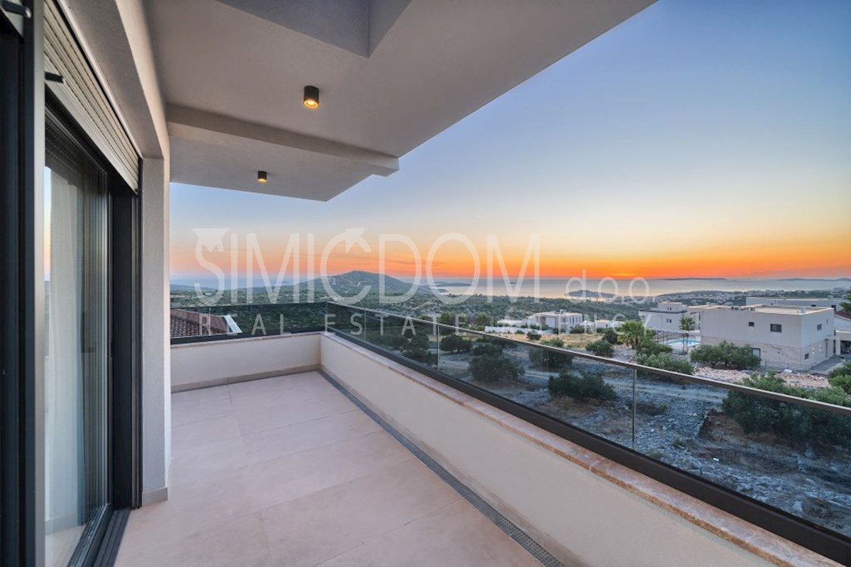 Vila s panoramskim razgledom, Primošten