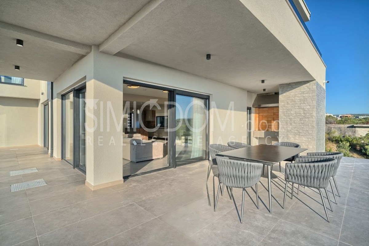 Vila s panoramskim razgledom, Primošten