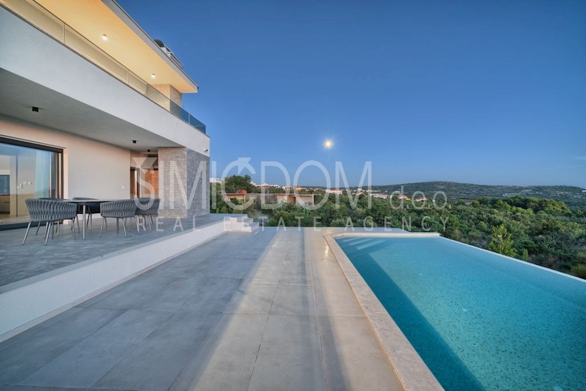 Vila s panoramskim razgledom, Primošten