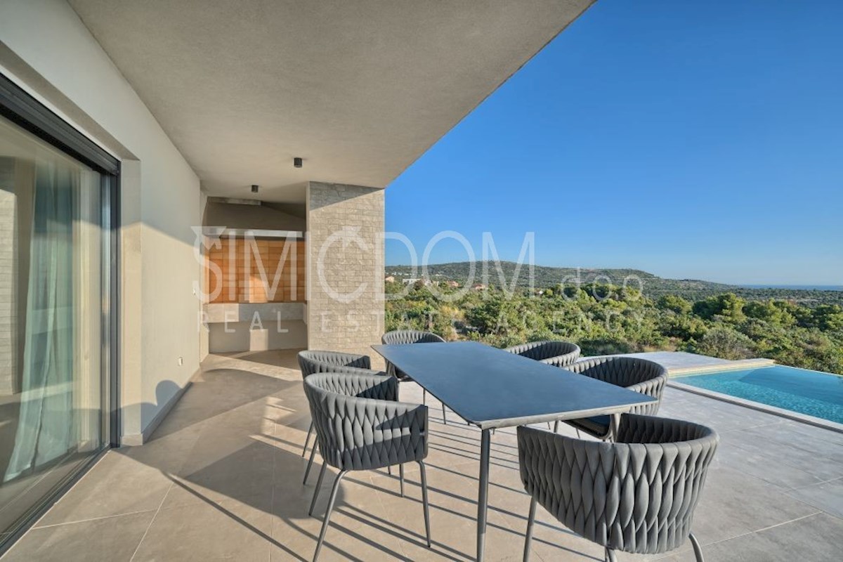 Vila s panoramskim razgledom, Primošten