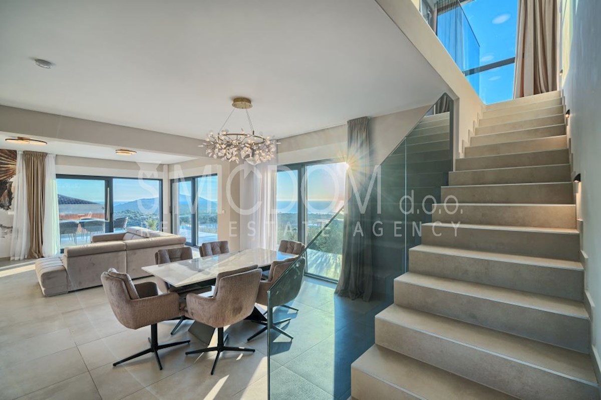 Vila s panoramskim razgledom, Primošten