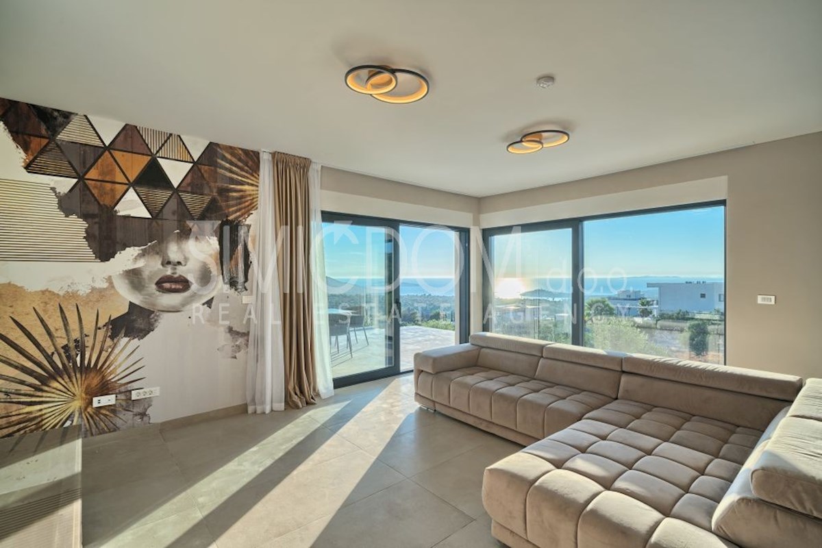 Vila s panoramskim razgledom, Primošten