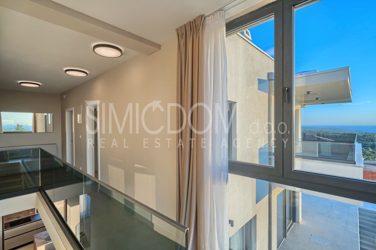 Vila s panoramskim razgledom, Primošten