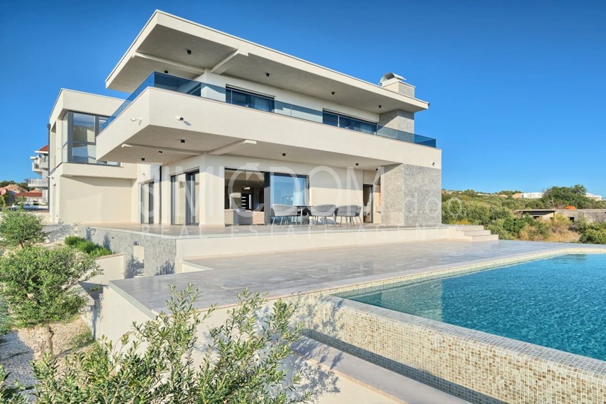 Vila s panoramskim razgledom, Primošten