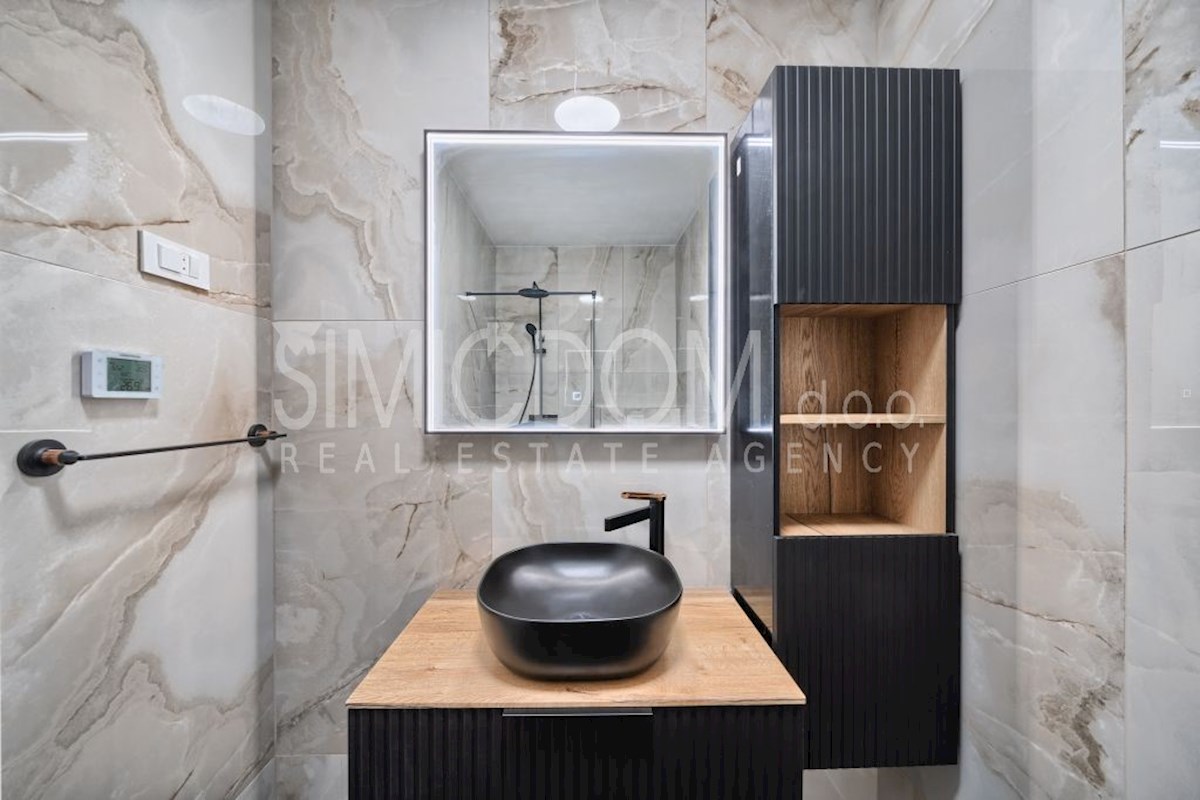 Vila s panoramskim razgledom, Primošten