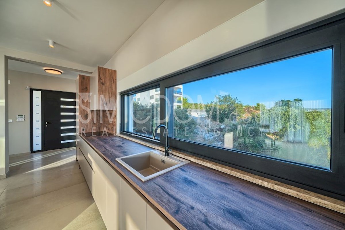 Vila s panoramskim razgledom, Primošten